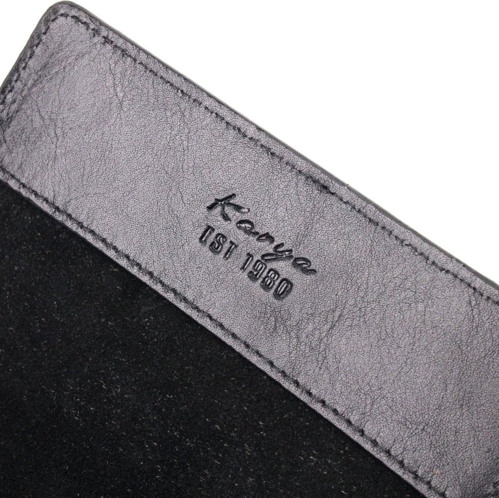 Черная обложка на паспорт из фактурной кожи под рептилию KARYA (2420925)