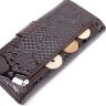 Коричневий жіночий гаманець з натуральної шкіри під змію з хлястиком на магніті KARYA (2421025) - 7