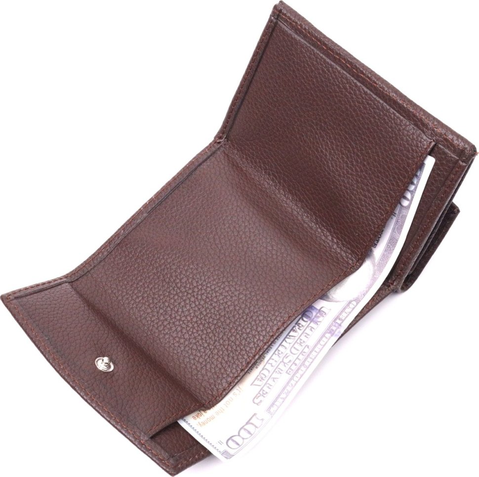 Жіночий компактний гаманець із зернистої шкіри коричневого кольору на кнопці KARYA (2421341)