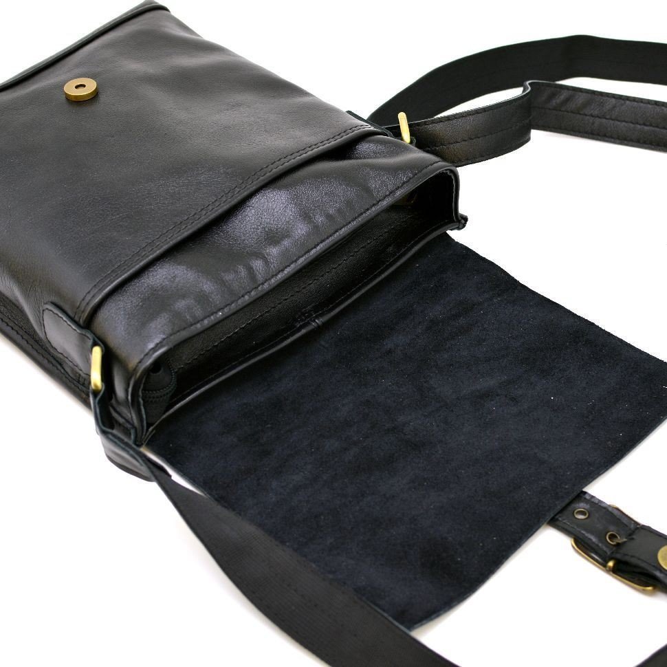 Мужская сумка на плечо из гладкой кожи черного цвета от украинского бренда TARWA (19823)