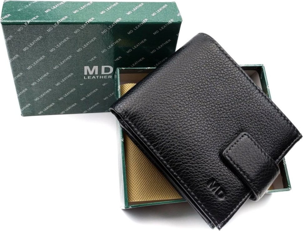 Чоловічий шкіряний портмоне класичного дизайну з хлястиком на магніті MD Leather (21549)