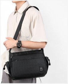 Вместительная мужская сумка мессенджер из плотного текстиля черного цвета Confident 93740