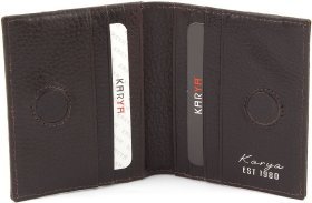 Качественный картхолдер компактного размера из коричневой кожи с тиснением KARYA (15987)