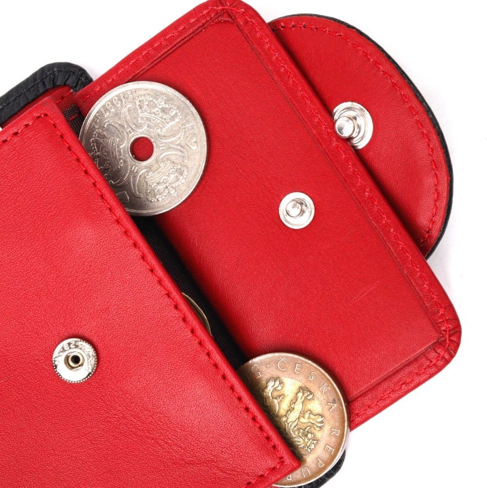 Черно-красный женский кошелек из натуральной кожи с хлястиком на кнопке KARYA (2421126)