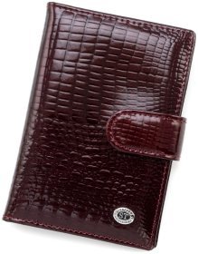 Женская кожаная лаковая обложка для паспорта и карточек ST Leather 97740 бордовая