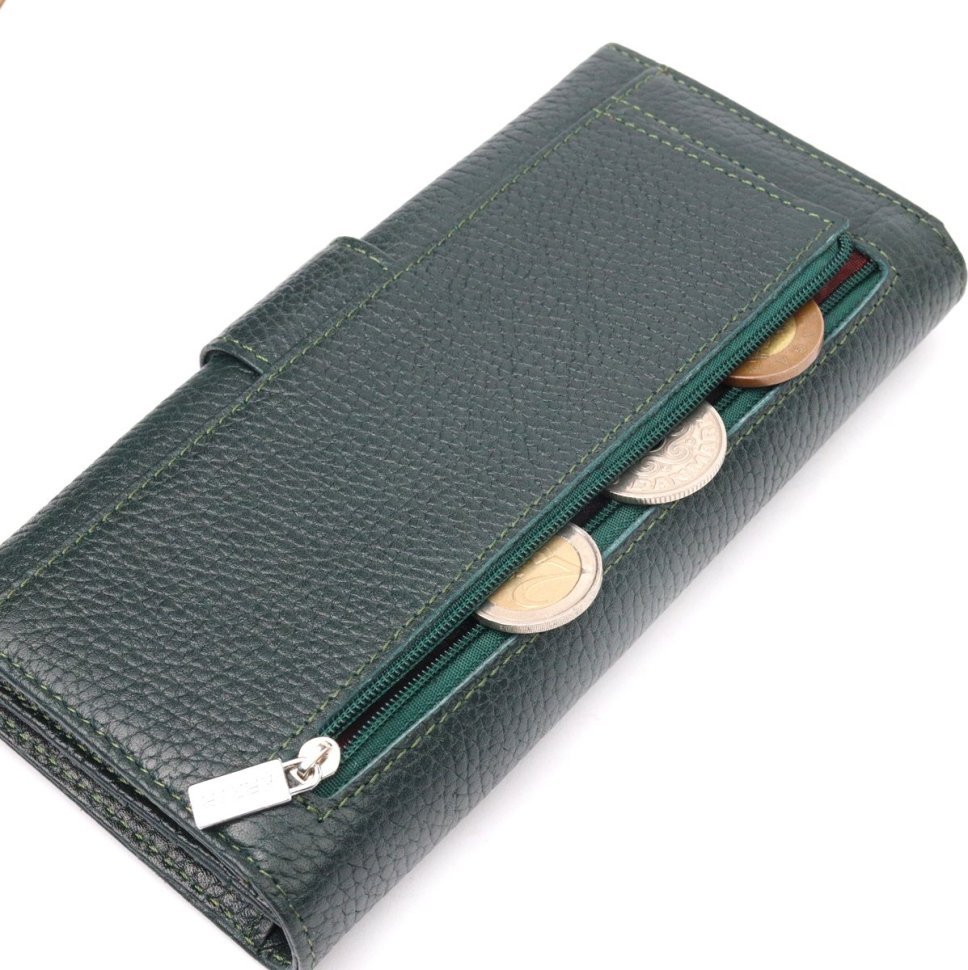 Зелений жіночий гаманець з натуральної шкіри з хлястиком на магніті KARYA (2421027)