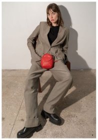 Кожаная женская мини-сумка красного цвета на цепочке BlankNote Kroha 79042