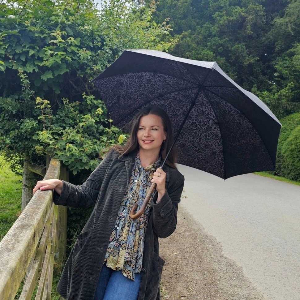 Женский зонт-трость Fulton L936-040706 Morris & Co Hampstead UV Strawberry Thief Graphite (Графит с принтом "Клубничный воришка", механика) 94343 modnotak фото №2