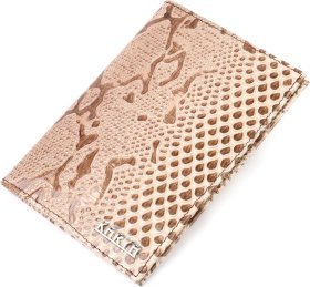 Бежевая обложка для паспорта из лаковой кожи под змею KARYA (2420929)
