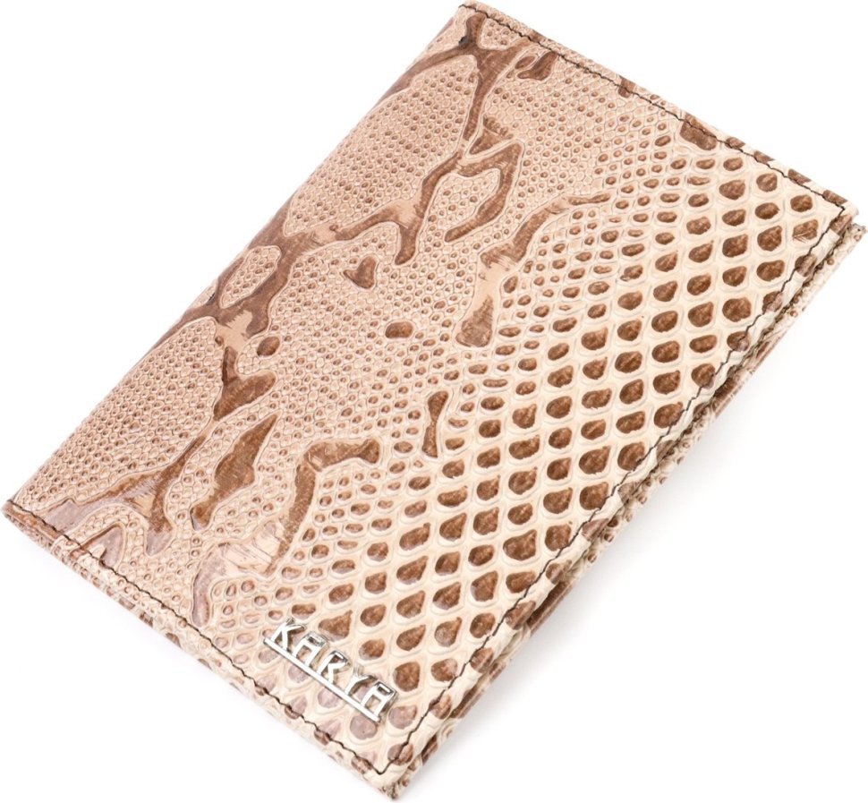 Бежева обкладинка для паспорта з лакової шкіри під змію KARYA (2420929)