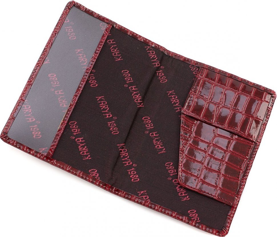 Бордова обкладинка для паспорта з високоякісної шкіри з лаковим покриттям KARYA (092-08)