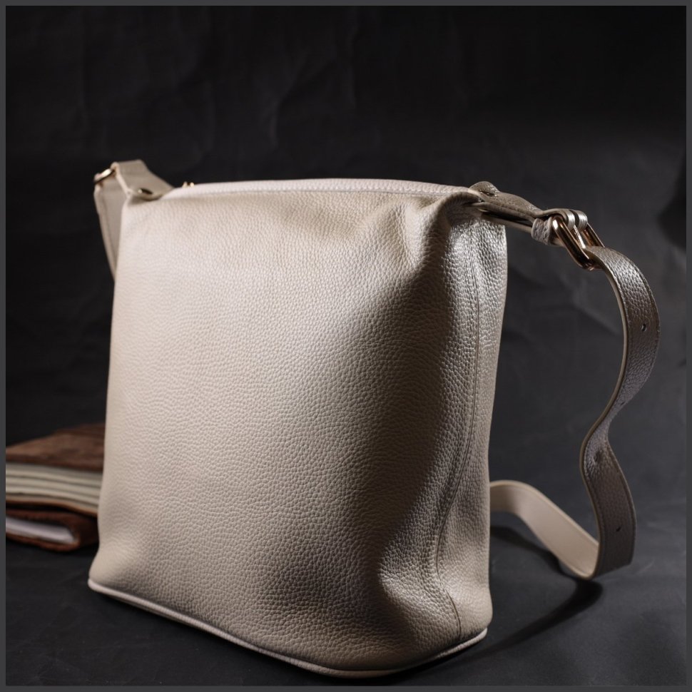 Молочная женская сумка среднего размера из фактурной кожи с одной лямкой Vintage 2422307
