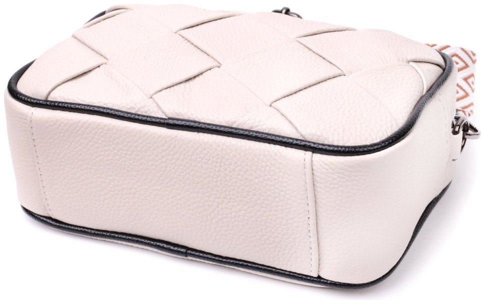 Плечова жіноча сумка з натуральної шкіри білого кольору під плетінку Vintage 2422407