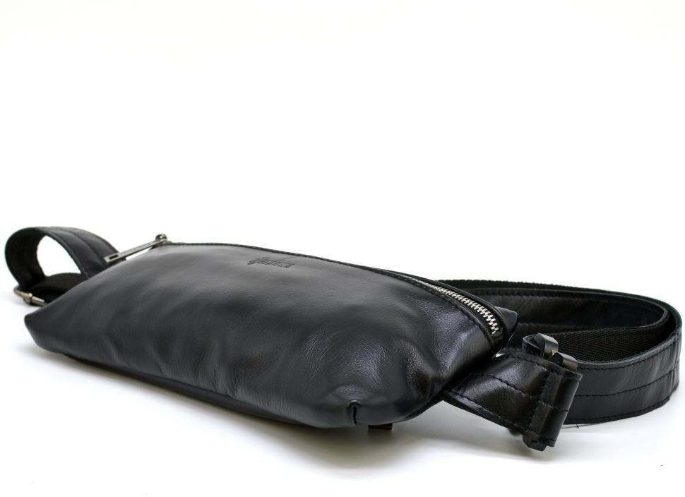 Шкіряна прямокутна поясна сумка чорного кольору TARWA (19642)