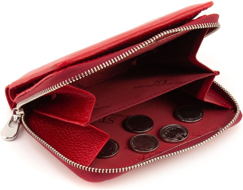 Шкіряний жіночий гаманець червоного кольору з місткою монетницею ST Leather 1767344