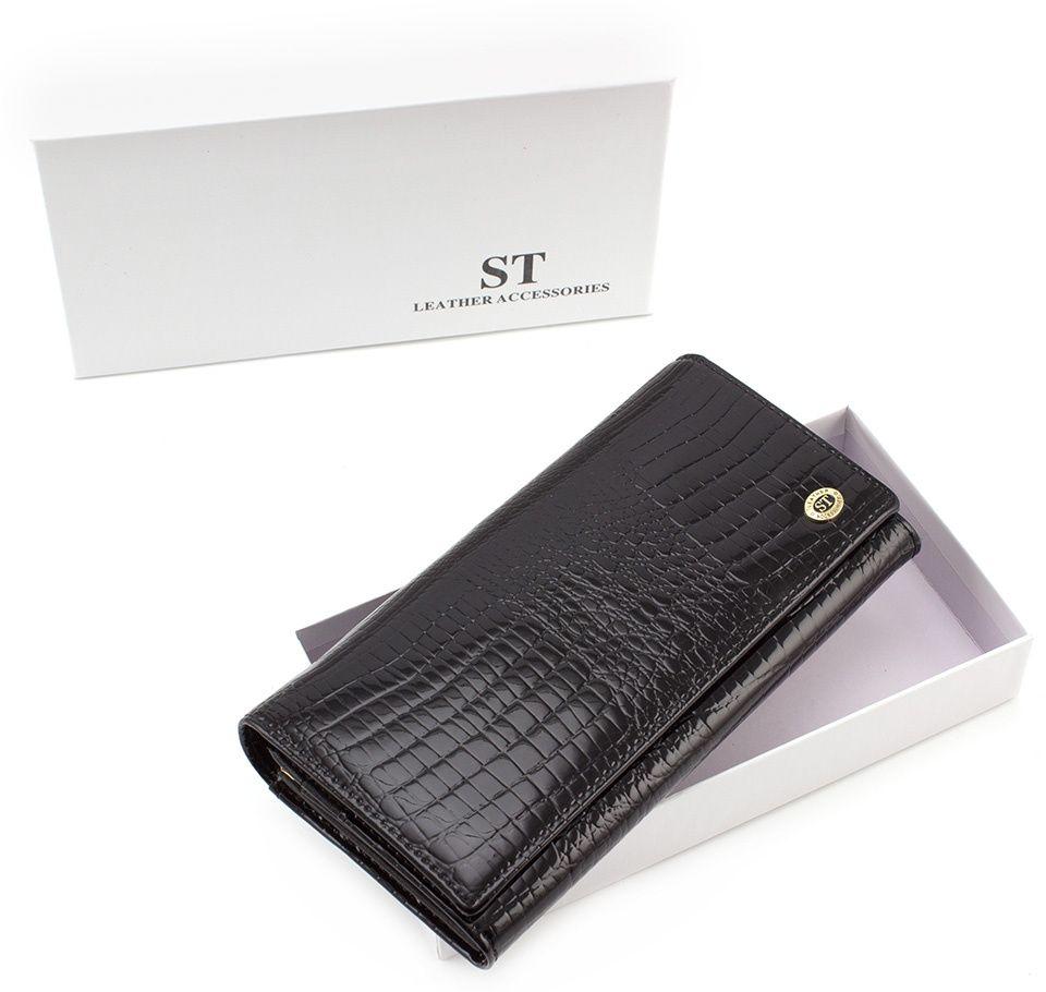 Жіночий гаманець чорного кольору в лаку на магнітах ST Leather (16340)