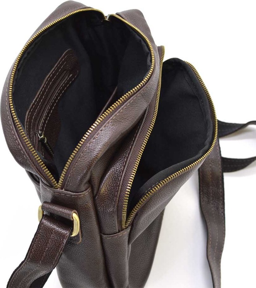 Чоловіча сумка наплечна невеликого розміру з натуральної шкіри з дрібно-вираженою фактурою TARWA (21681)