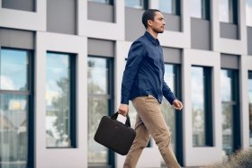 Текстильный чехол для ноутбука с ручками для переноски Wenger Guyde черного цвета 103645