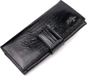 Чорний лаковий жіночий гаманець з натуральної шкіри з тисненням під рептилію KARYA (2421031)