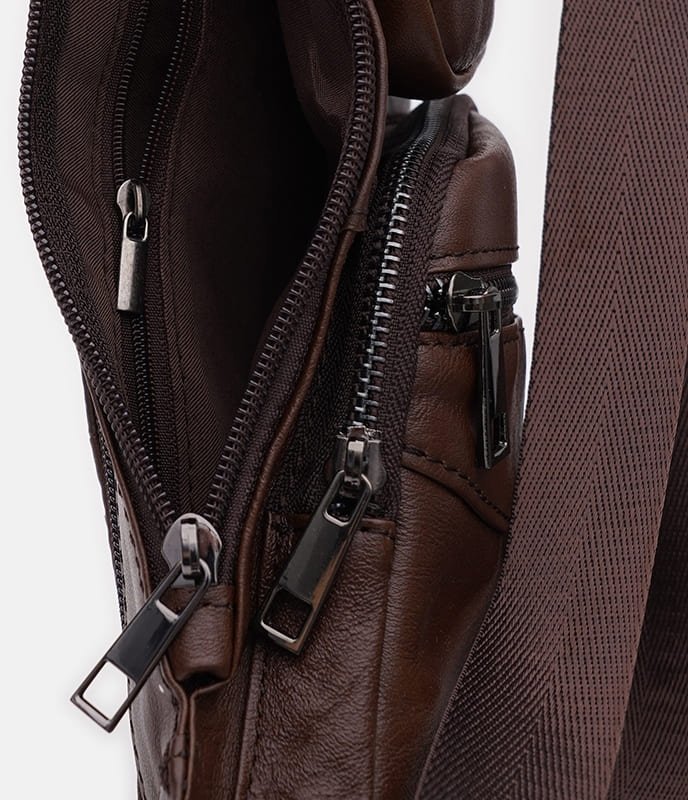 Чоловічий шкіряний рюкзак-слінг коричневого кольору через плече Keizer (56045)