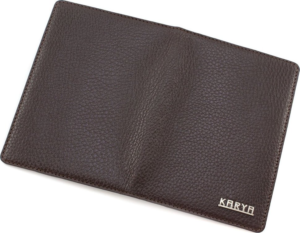 Класична шкіряна обкладинка на паспорт коричневого кольору KARYA (092-39)