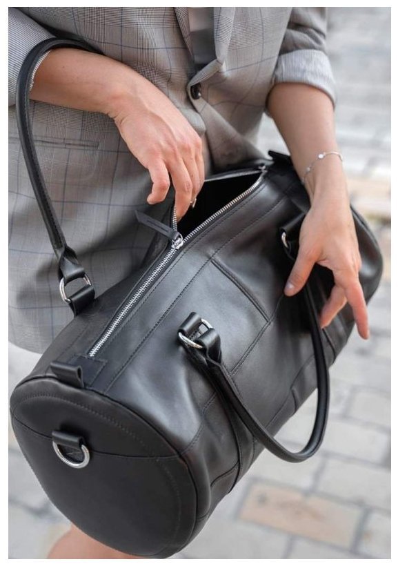 Шкіряна дорожня сумка-барильце чорного кольору Harper Krast 78545