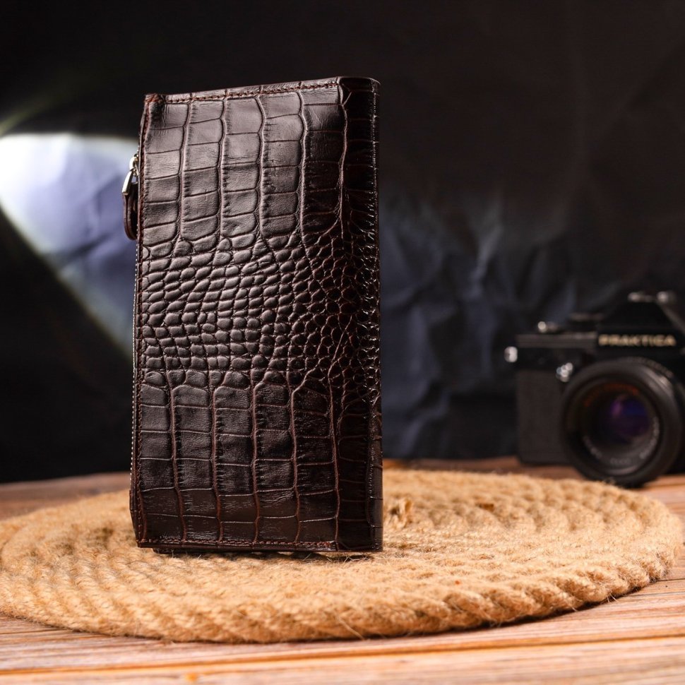 Місткий коричневий гаманець з натуральної шкіри з тисненням під крокодила CANPELLINI (2421637)