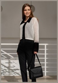 Средняя женская кожаная сумка черного цвета с одной лямкой BlankNote Liv 79045