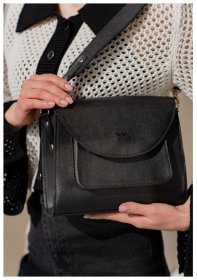 Середня жіноча шкіряна сумка чорного кольору з однією лямкою BlankNote Liv 79045