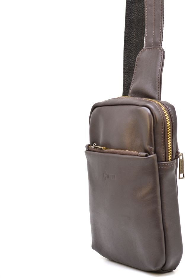 Средняя коричневая мужская сумка-рюкзак из натуральной кожи на одно плечо TARWA (19805)