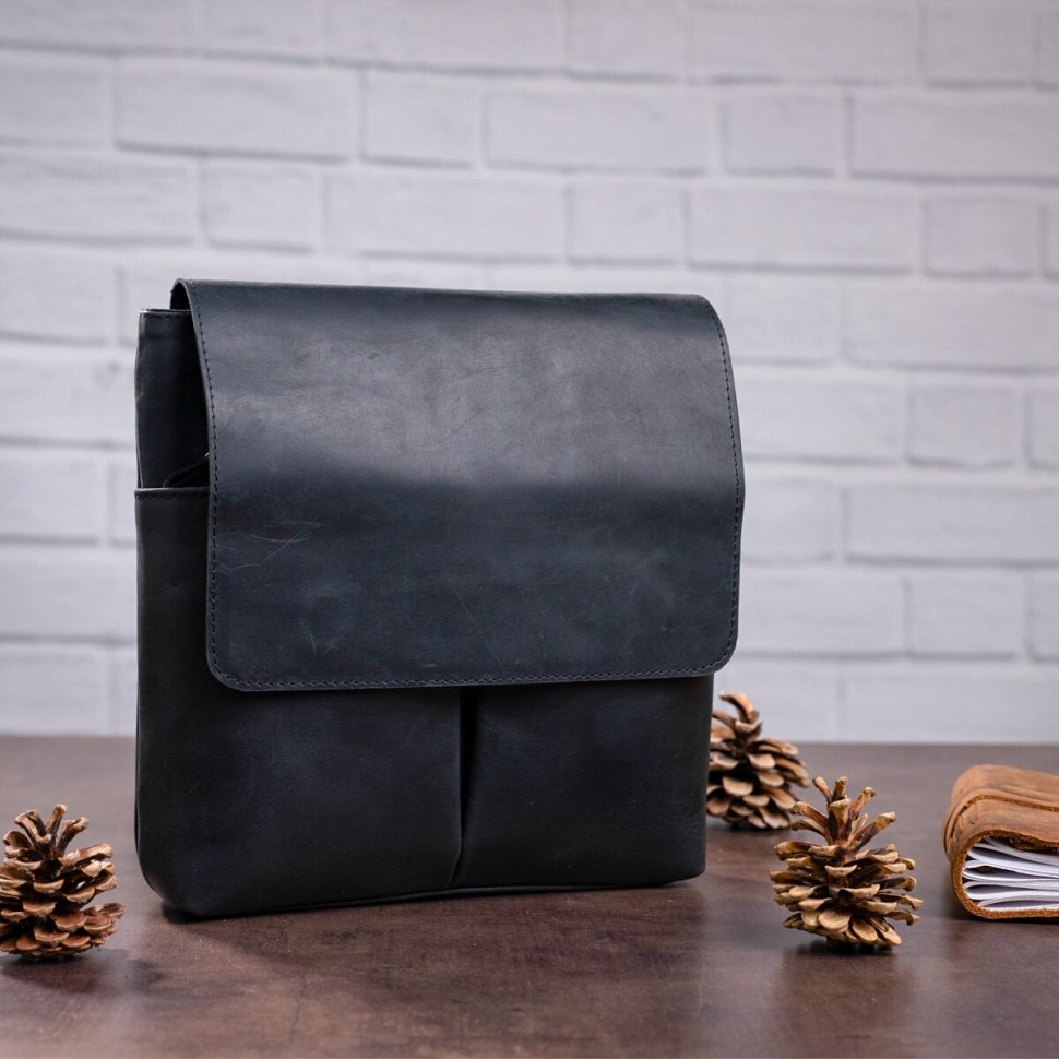 Качественная сумка-мессенджер из винтажной кожи черного цвета SHVIGEL (11078)