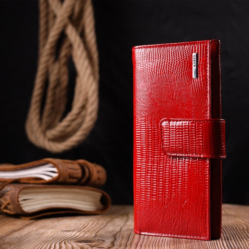 Жіночий гаманець із натуральної лакованої шкіри червоного кольору KARYA (2421032)