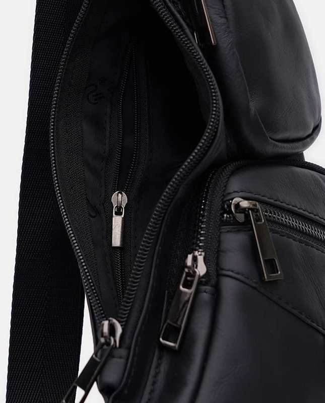 Чоловічий шкіряний чорний рюкзак-слінг через плече Keizer (56046)