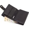 Мужской вертикальный бумажник среднего размера из черной кожи Leather Collection (21534) - 4