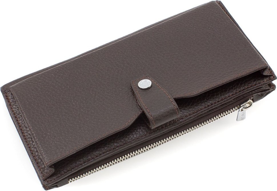 Коричневый вместительный мужской кошелек из натуральной фактурной кожи KARYA (22020)