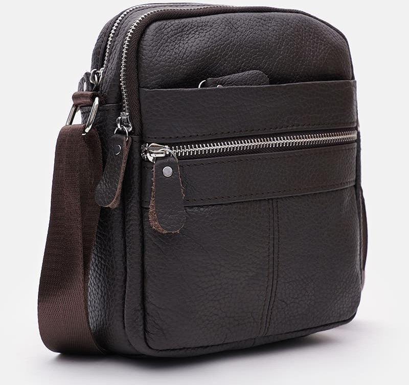 Недорога чоловіча сумка на плече з натуральної шкіри коричневого кольору Keizer (56047)