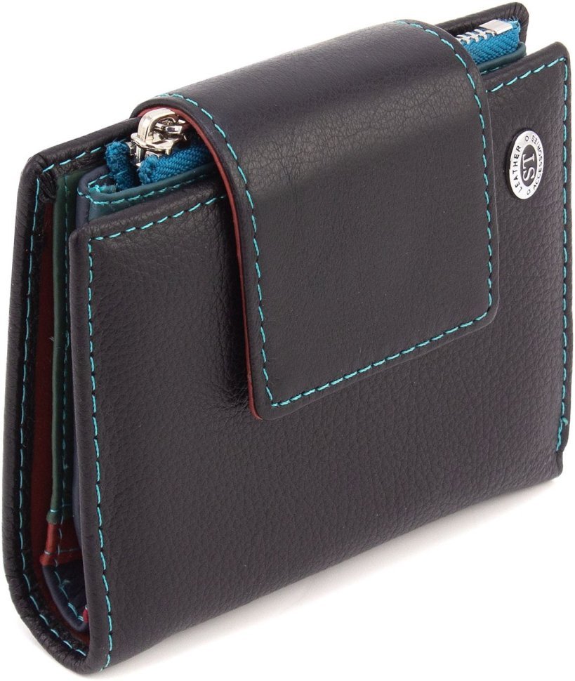 Шкіряний жіночий гаманець чорного кольору з хлястиком на магніті ST Leather 1767247