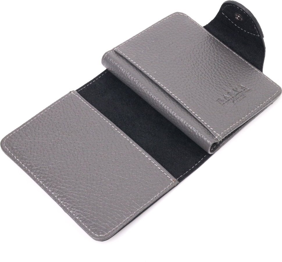 Сірий гаманець із натуральної шкіри флотар із хлястиком на кнопці KARYA (2421349)