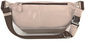 Жіноча сумка-бананка пудровий кольору з натуральної шкіри Tom Stone (10927)