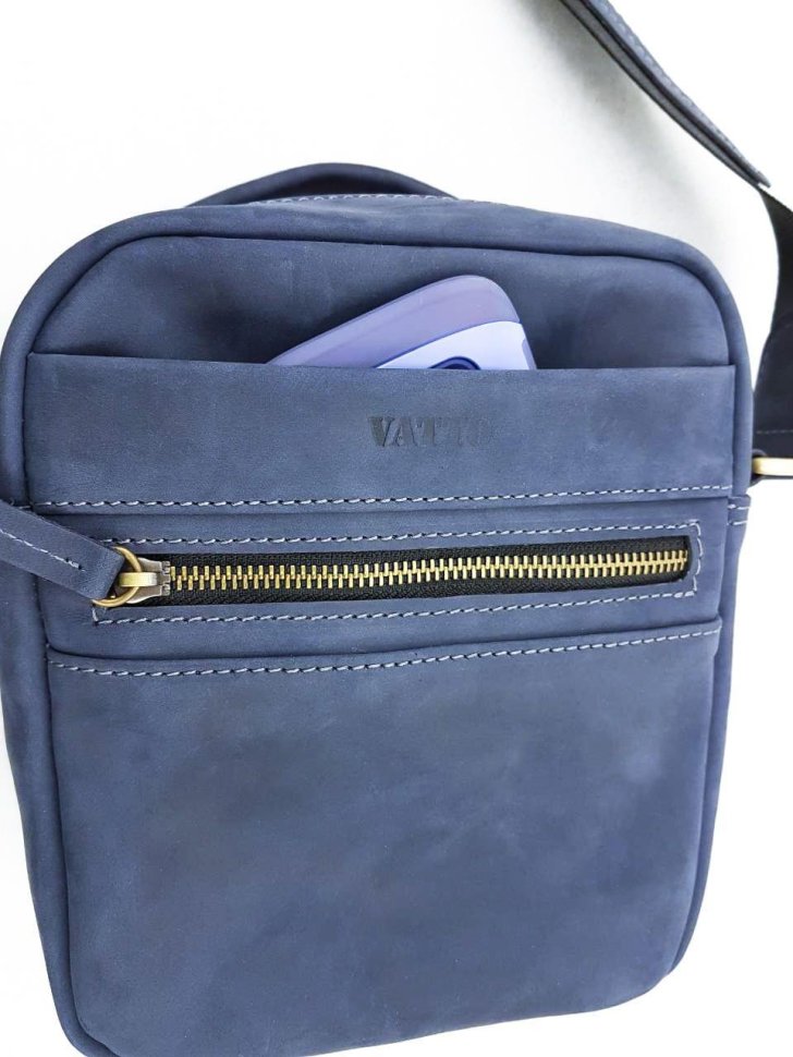 Компактна наплічна чоловіча сумка синього кольору з ручкою VATTO (11790)