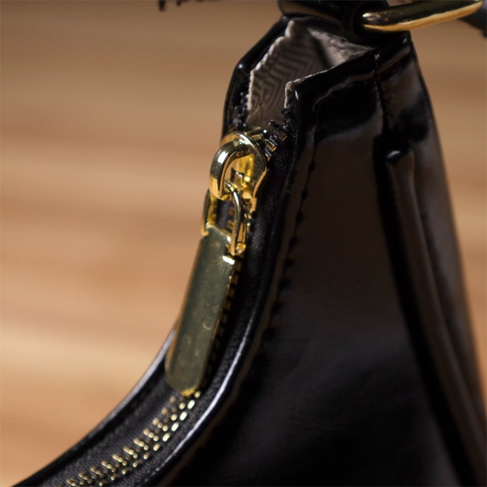 Лакированная женская сумочка из качественного кожзама на плечо Vintage черного цвета 96948 modnotak фото №9