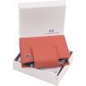 Шкіряний жіночий гаманець рожевого кольору з хлястиком на магніті ST Leather 1767248 - 9