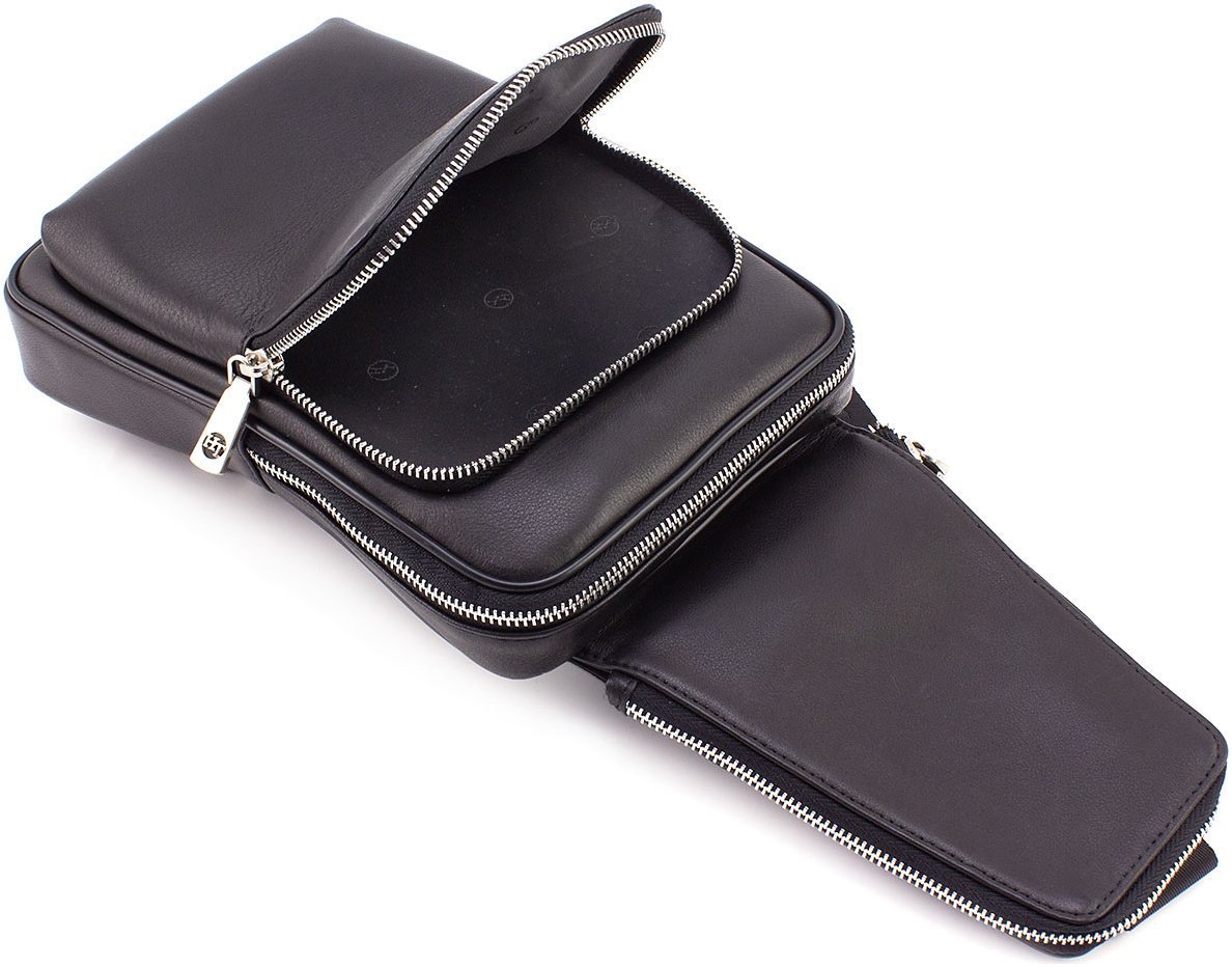 Мужская кожаная вертикальная сумка-слинг черного цвета H.T Leather