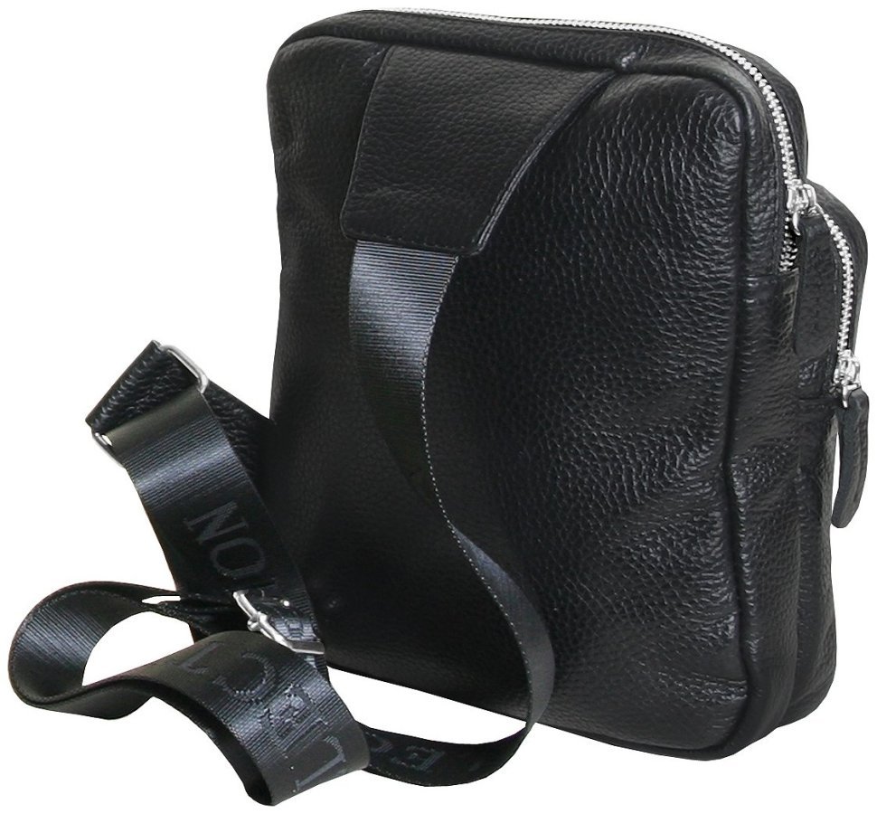 Чоловіча сумка-слінг чорного кольору з натуральної фактурної шкіри Vip Collection 102649 фото №5 Чоловіча сумка-слінг чорного кольору з натуральної фактурної шкіри Vip Collection 102649 modnotak фото №5