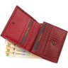 Гарний гаманець червоного кольору з натуральної шкіри під рептилію Tony Bellucci (10785) - 5