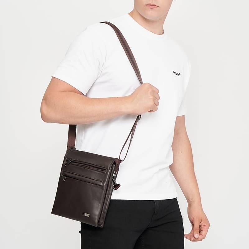 Коричнева чоловіча сумка-барсетка з гладкої шкіри з ручкою та плечовим ременем Ricco Grande (21388)