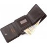 Женский кожаный кошелек коричневого цвета с тиснением под крокодила Tony Bellucci (10591) - 5