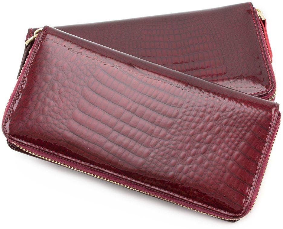 Лаковий гаманець бордового кольору з блоком для карт ST Leather (16328)