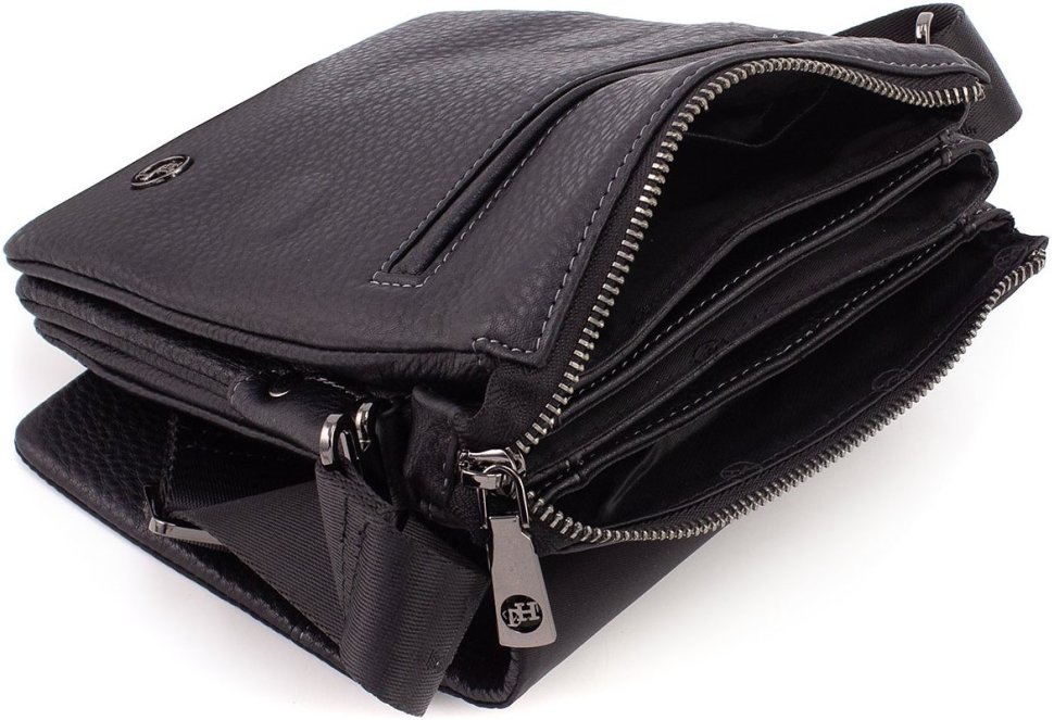 Маленька чоловіча шкіряна сумка через плече у чорному кольорі H.T Leather 67750