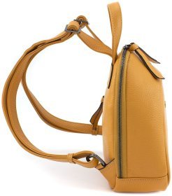 Маленький жіночий рюкзак з натуральної шкіри оранжевого кольору на блискавці KARYA 69750